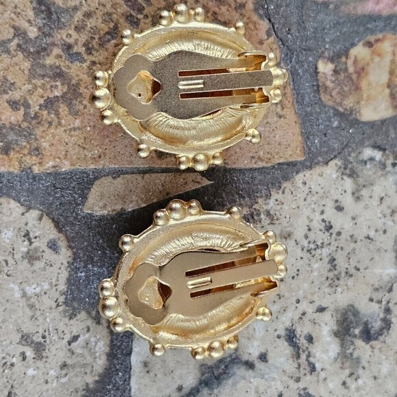 Vintage Gold-Tone Amber Color Lightweight Clip-On Earrings - Picture 3 of 7